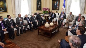 Empresarios visitan a Danilo Medina