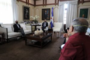 sindicalista reunidos con Danilo Medina