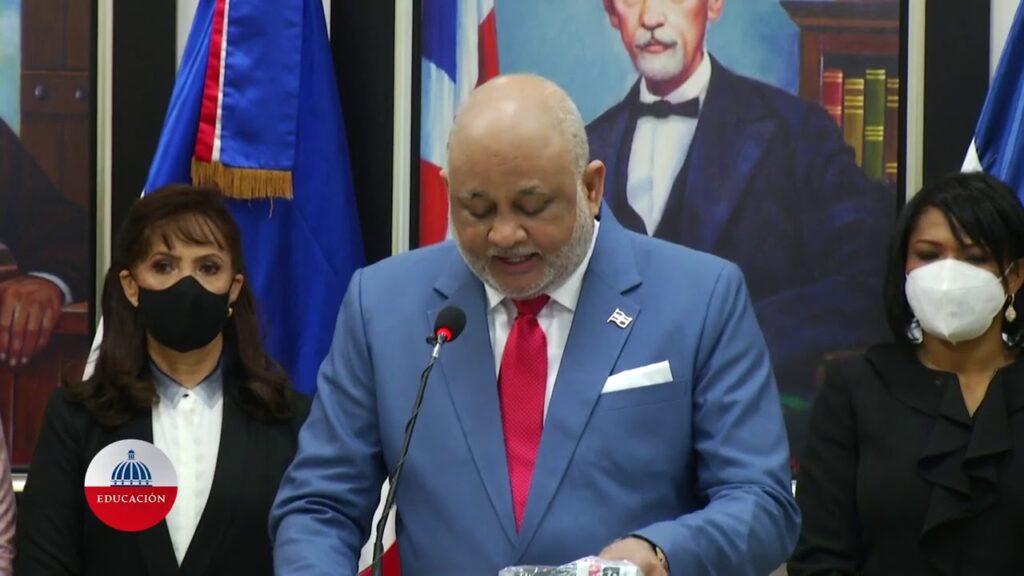 Ministro-de-Educacion-Roberto-Fulcar-garantiza-educacion-para-todos-en-el-periodo-escolar-2020-2021