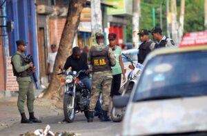 Las fuerzas del orden tienen el mandato de hacer cumplir las disposiciones sanitarias.
