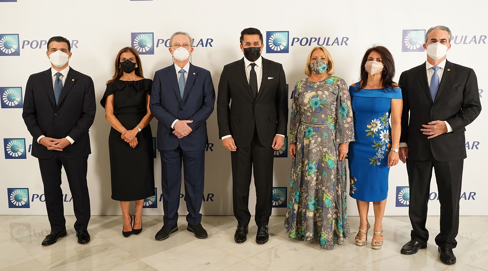 De izquierda a derecha, los señores Christopher Paniagua, Sandra Bisonó de Paniagua, Manuel A. Grullón, David Collado, Rosa Hernández de Grullón, Elima González de Grullón y René Grullón.