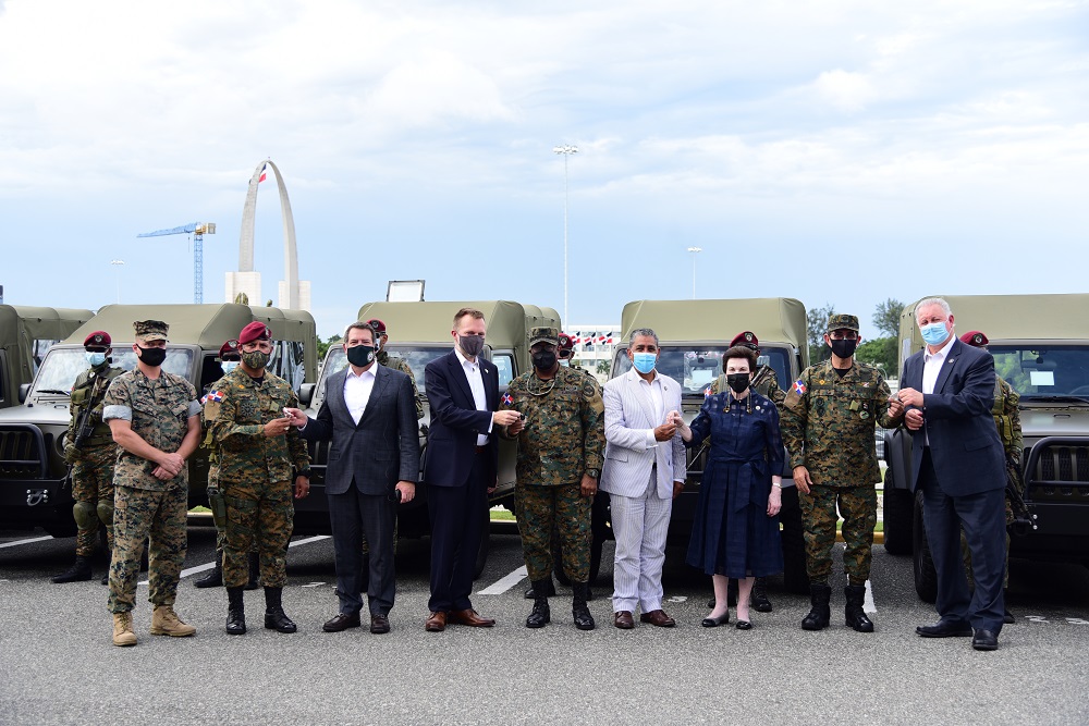 Embajada de los Estados Unidos dona ocho vehículos al Ministerio de Defensa