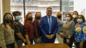 Propietarias de salones de belleza exponen su situación ante Consulado Dominicano