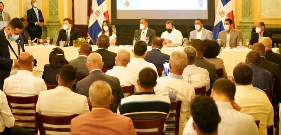 Con inversión de US$100 MM 26 municipios de RD tendrán acceso a internet