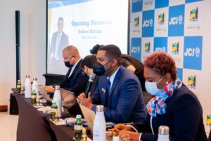 Joven dominicano dirige reunión de presidentes nacionales 2022 en Brasil.