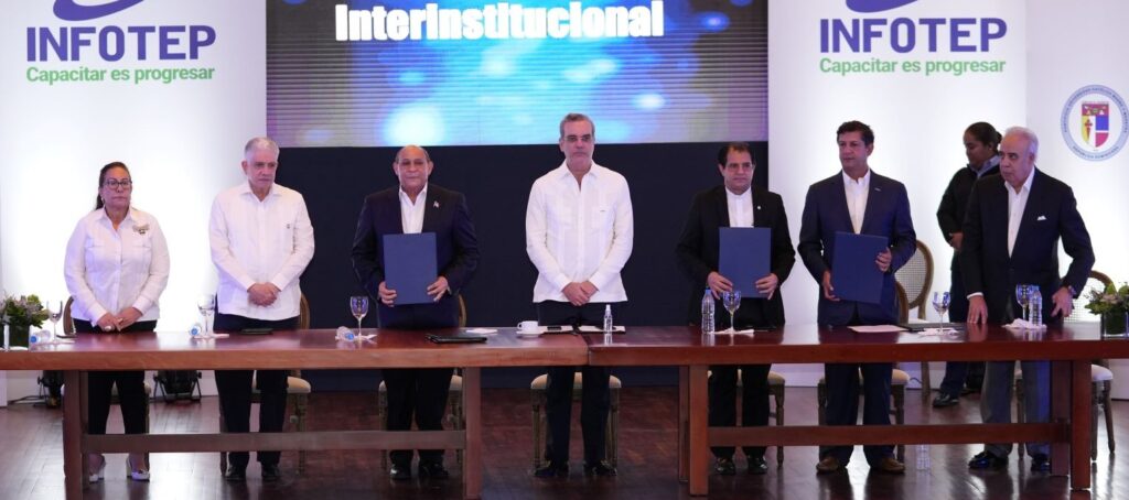 La firma del acuerdo fue realizada en Santiago de los Caballeros