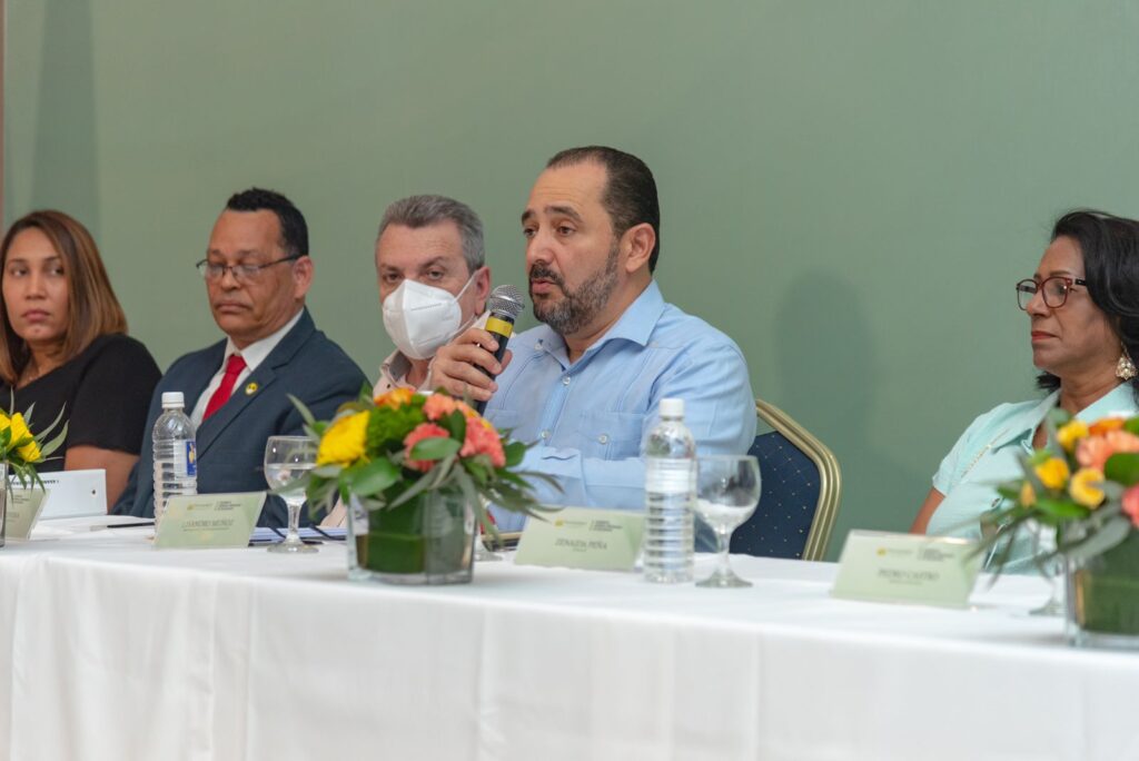 Lisandro Muñoz es reelecto como presidente de Fencoopsegud