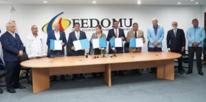 Municipalidad y partidos políticos ratifican acuerdo para respetar “Regla de Oro” fedomu