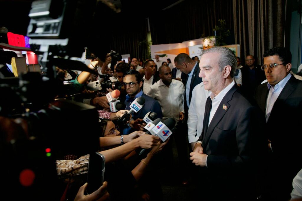 Presidente Abinader afirma Gobierno ejecuta plan de ampliación de la generación que garantizará un 100% de la demanda de energía