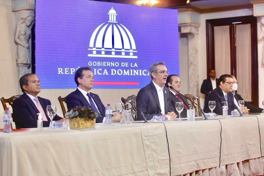 Presidente Abinader proyecta que las zonas francas cerrarán el 2022 con 200 mil empleos y US$8,000 millones en exportaciones