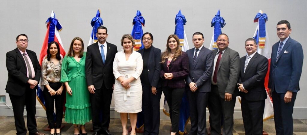 Acuerdan fortalecer la libre competencia en los espacios aéreos de la región
