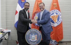 Director ejecutivo de la Defensa Civil se reúne con senador de New York Luis Sepúlveda