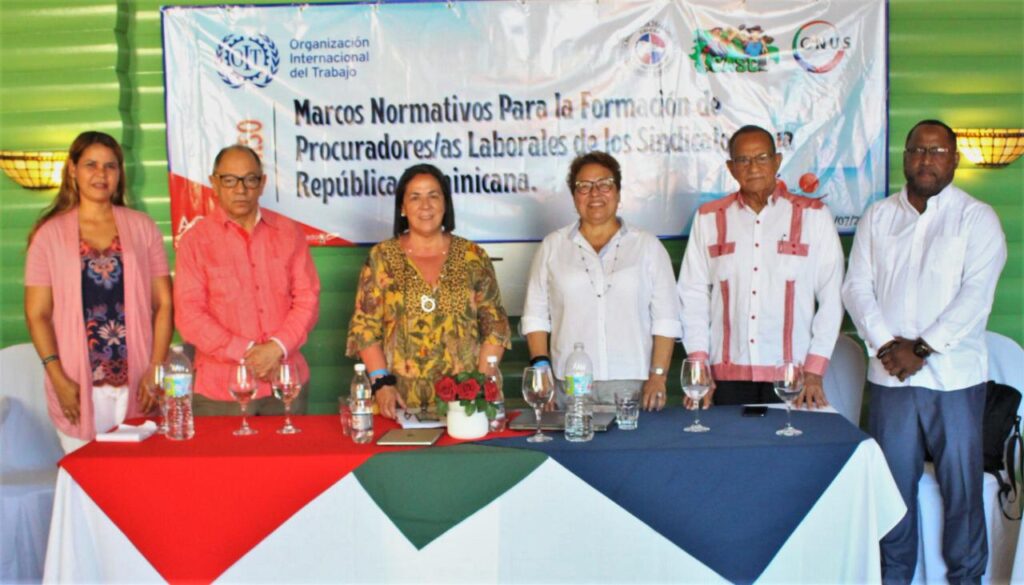 Dirigentes de las centrales sindicales participan en jornada educativa de la OIT (2)