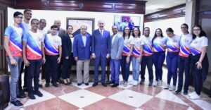 MESCYT premia alumnos del programa Apolo 27 ganadores de concurso en la NASA