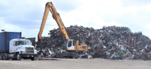 Ayuntamiento Santo Domingo Este cierra metalera por contaminación medioambiental