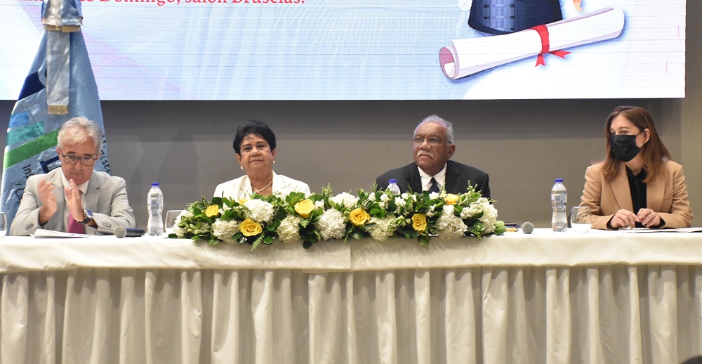 Entregan 48 títulos a profesores universitarios con especialidad en Desarrollo Curricular bajo Enfoque por Competencias