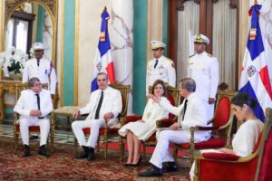 Presidente Abinader recibe cartas credenciales de ocho nuevos embajadores de Paraguay, Chile, El Líbano, Guinea Bissau, Angola, Sri Lanka, Bangladesh y Armenia. 4