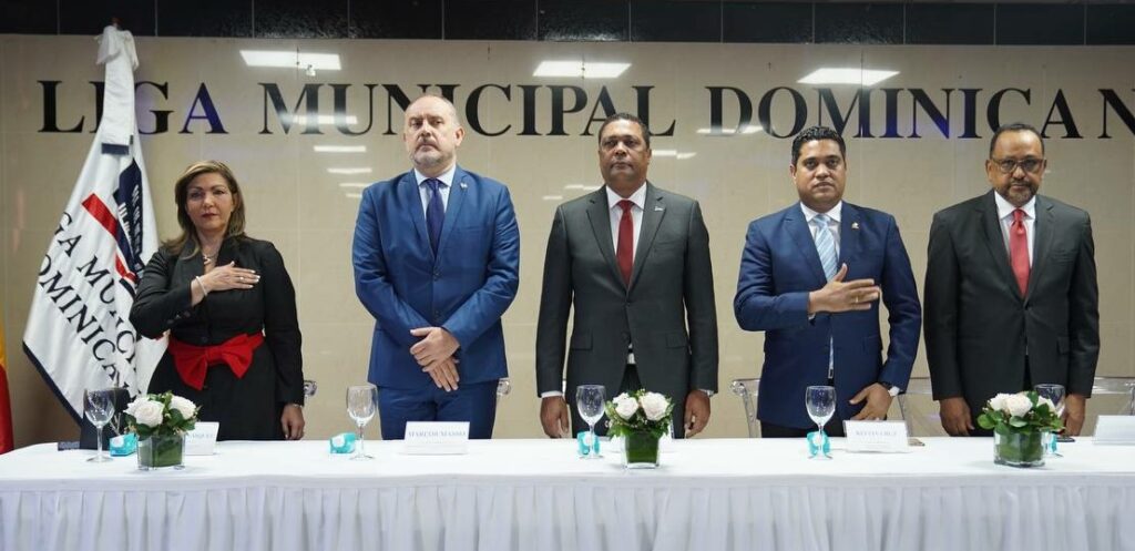 Santo Domingo. Liga Municipal y Universidad Castilla La Mancha inician maestría en Derecho Administrativo y Gestión Municipal