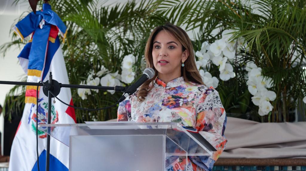 Asociación de Esposas de Oficiales de las FF. AA. posesiona nueva directiva