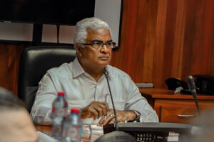 Burgo Gómez inicia labores en Bienes Nacionales y CEA resaltando respeto el trabajo en equipo y la transparencia