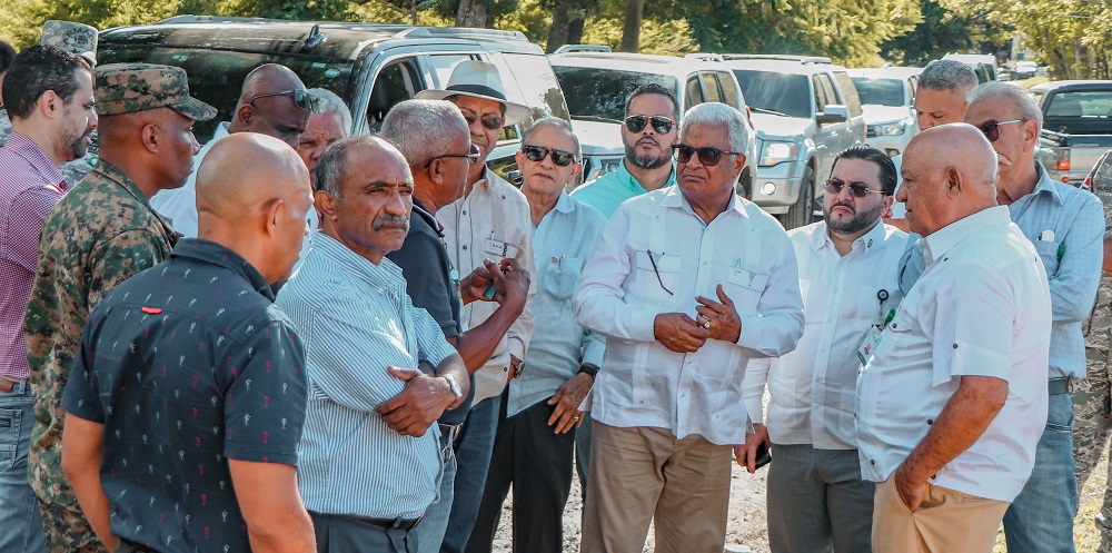 Burgos Gómez reitera compromiso económico y social del gobierno con terrenos del Estado