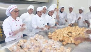 INFOTEP produce en sus talleres miles de raciones de pan para sectores vulnerables, afectados por el huracán Fiona