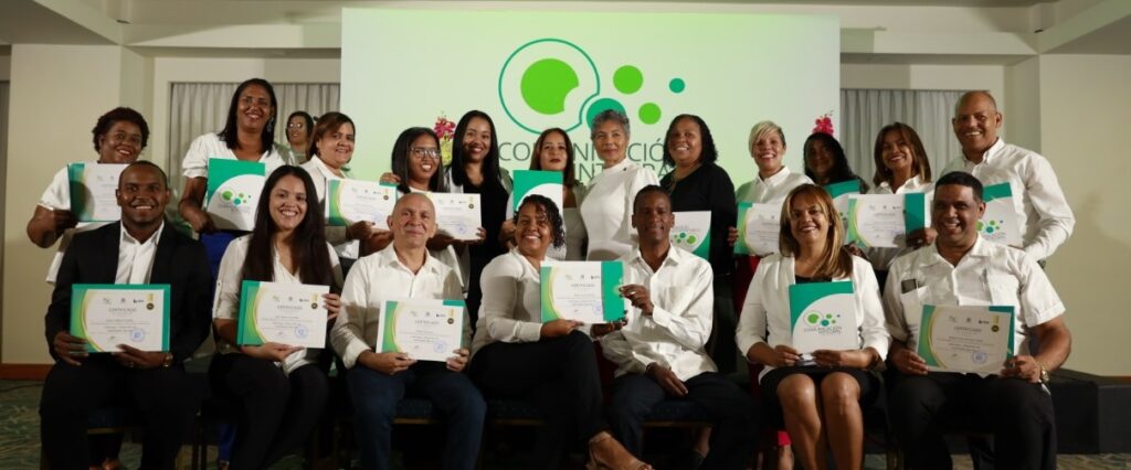 Ci comunicación e INAFOCAM capacitan docentes en la República Dominicana