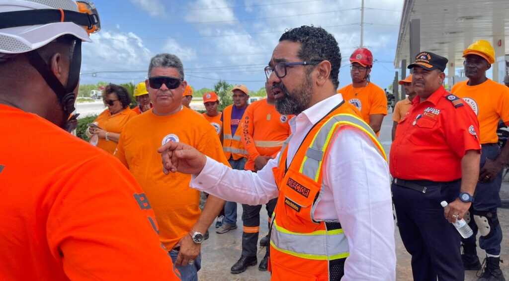 Defensa Civil, Ministerio de Turismo y Gobernación de La Altagracia auxilian a turistas afectados por accidente en Punta Cana