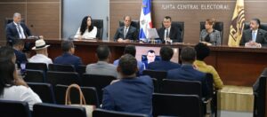 Pleno de la JCE y organizaciones políticas firman compromiso por la integridad electoral