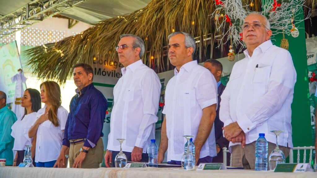 Presidente Luis Abinader encabeza inicio de las Grandes Ferias “Navidad del Cambio con el Inespre”