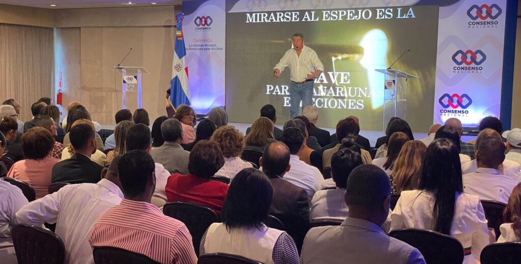 Experto internacional dicta magistral conferencia “La estrategia del espejo, una fórmula para ganar”