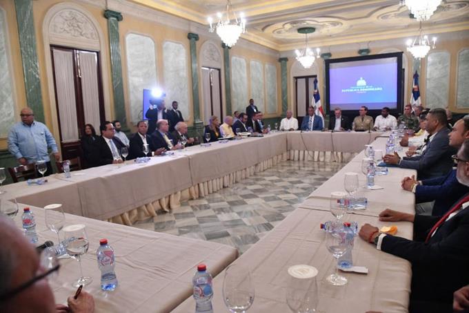 PLD y PRD ausentes en cumbre en el Palacio