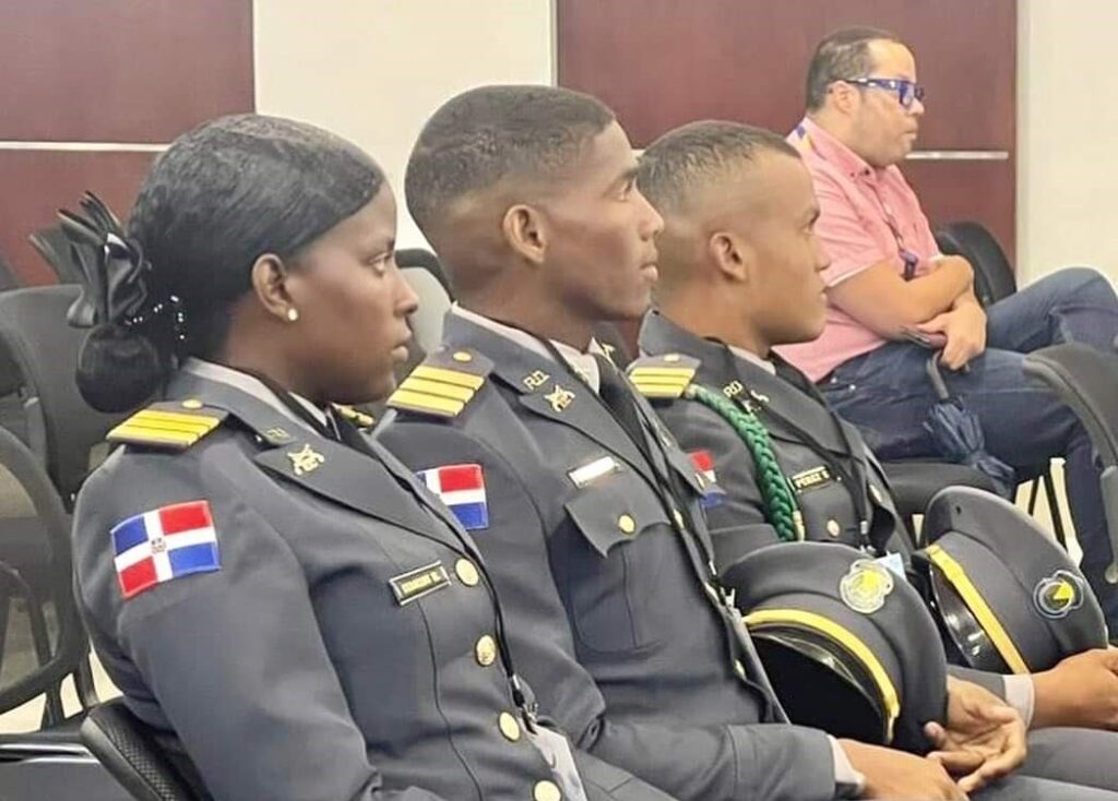 Cadetes de la Policía Nacional participan en el VIII Congreso Estudiantil de Investigación y Tecnología de la UFHEC