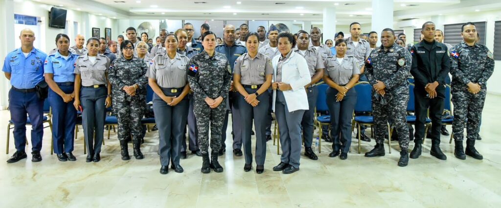 Policía Nacional ofrece charla a más de 100 agentes al conmemorarse el Día Mundial de la Salud Mental”