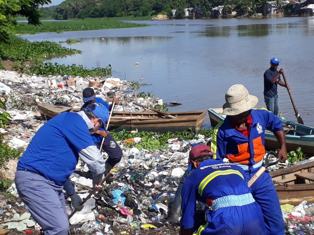 FUNSACO ha recolectado más de 1, 600 toneladas de desechos sólidos en rivera río Ozama entre 2020 y 2023 1