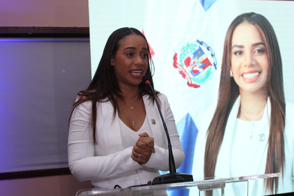 Betty Gerónimo busca convertirse en la primera alcaldesa de Santo Domingo Norte