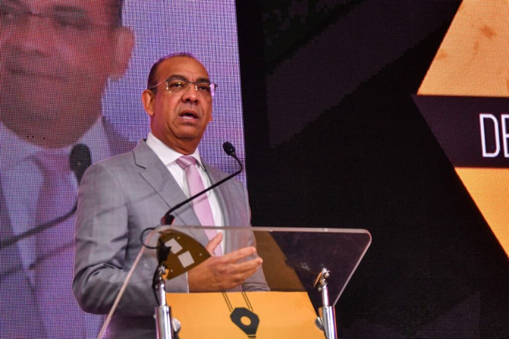 Deligne Ascención ministro de Obras Públicas