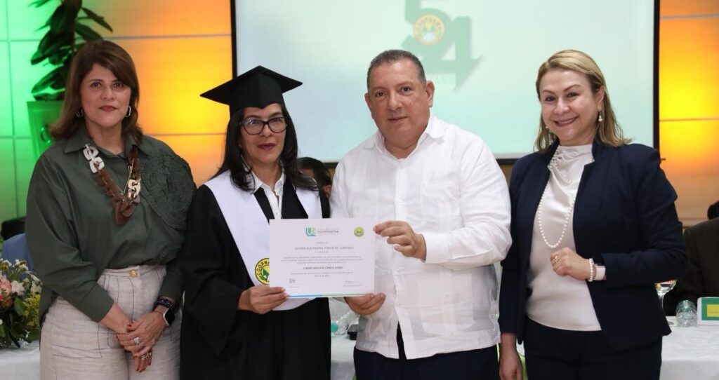 COOPNAMA Y LA UNIVERSIDAD COOPERATIVA DE COLOMBIA GRADUAN COLABORADORES