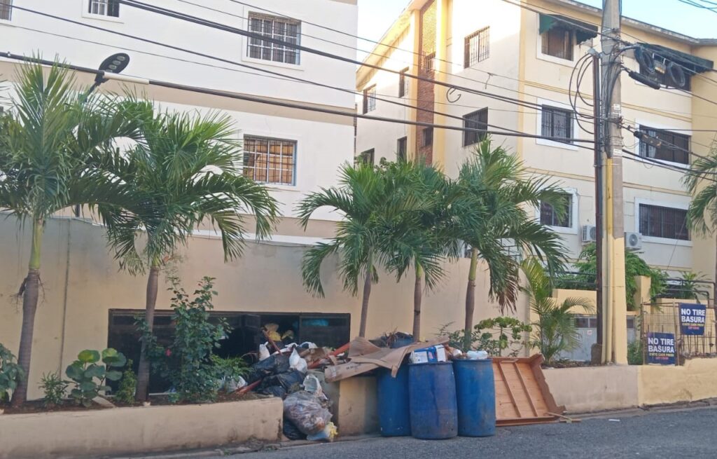 Junta de Vecinos del Residencial Correa y Cidrón denuncia ADN se niega a recogerle la basura