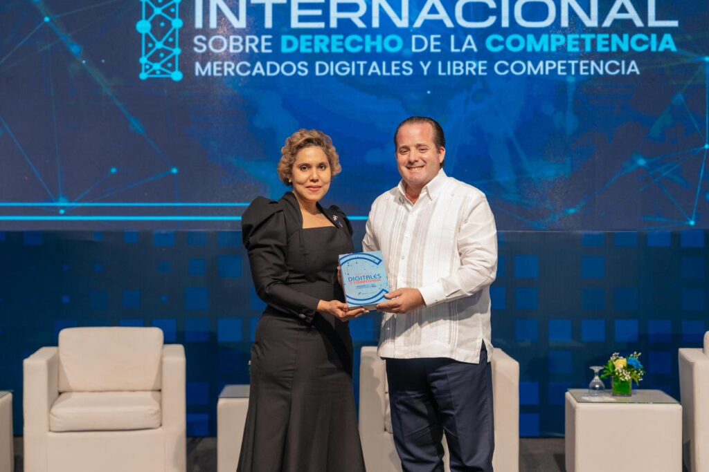 Paliza destaca avances en gobernanza digital y educación técnica en conferencia ProCompetencia