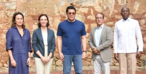 Ministro de Turismo reabre más calles en Ciudad Colonial y presenta obras de estabilización de monasterio de San Francisco.