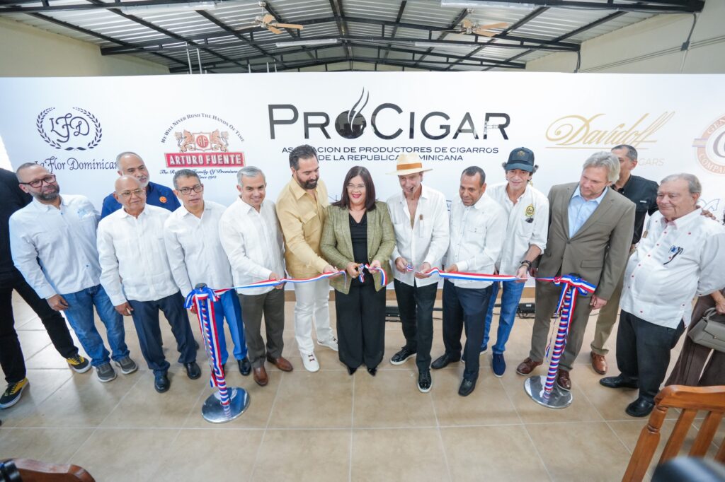 INFOTEP y PROCIGAR inauguran Escuela de Tabaqueros --