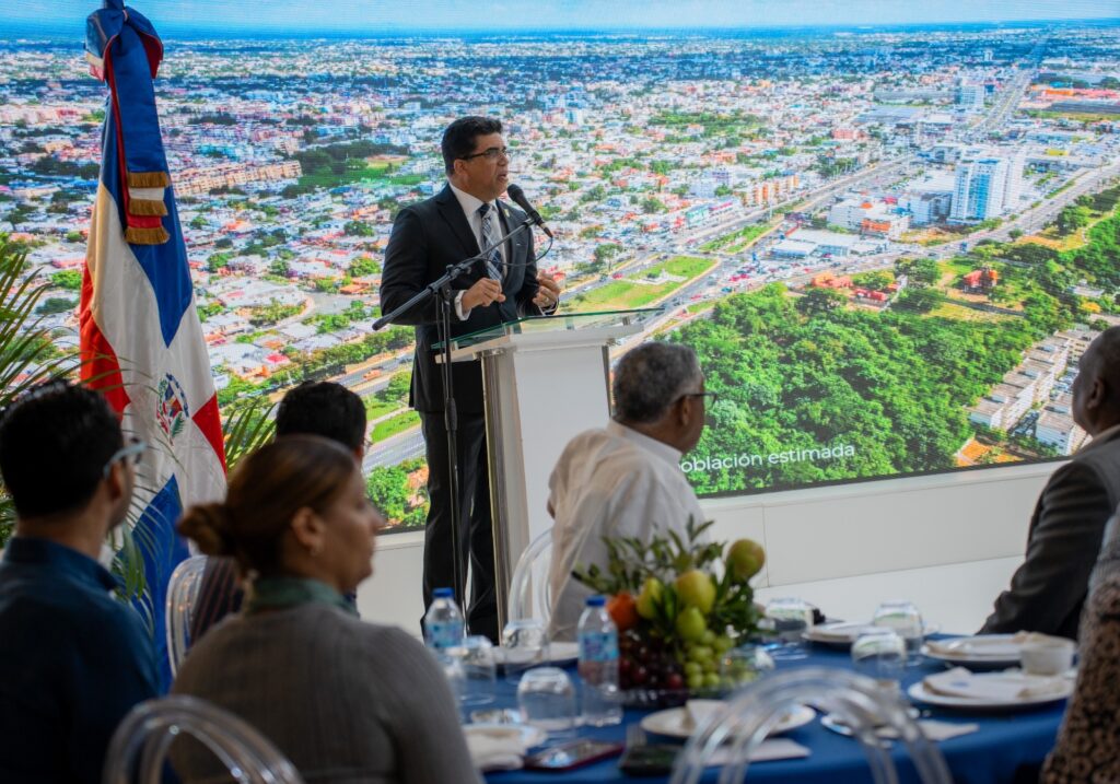 Dío Astacio presenta ambicioso proyecto de remozamiento y urbanismo táctico para la avenida Sabana Larga