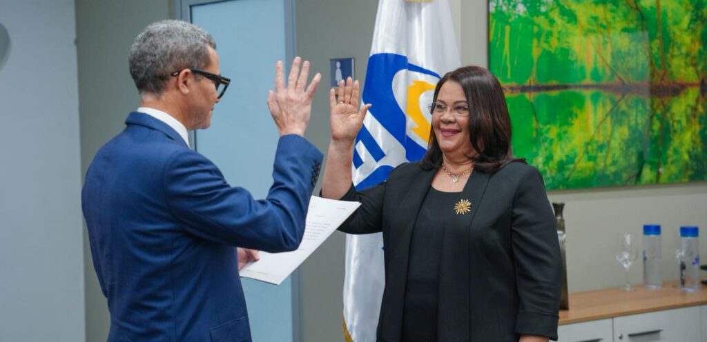 Ministro Eddy Olivares en su condicion de presidente ex oficio de Infotep juramenta a la nueva directora general Maira Morla Pineda