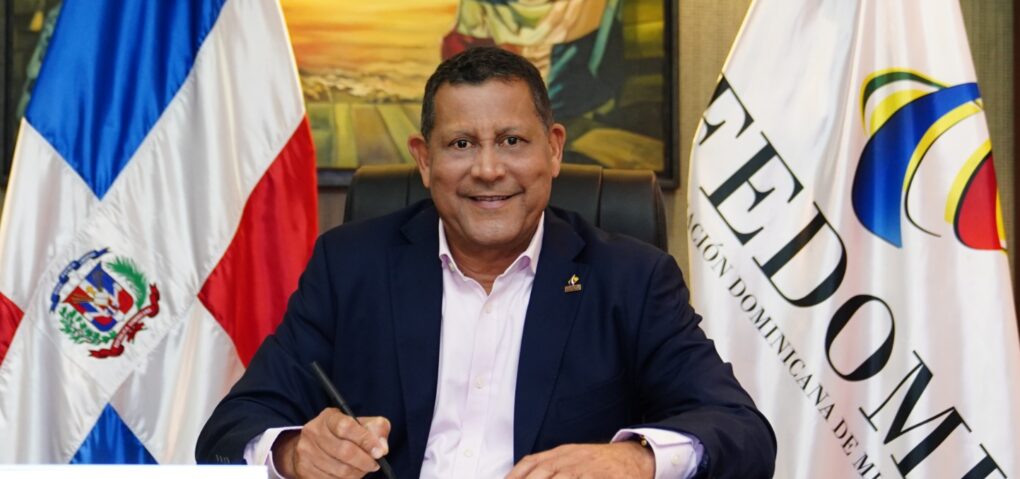 Presidente de Fedomu apoya licitación para comprar camiones compactadores de desechos sólidos