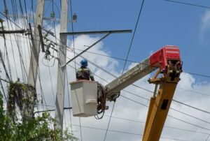 Edeeste desarrolla proyecto de inversión por US$245 mil para fortalecer redes eléctricas y alumbrado en La Victoria