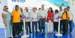 Abinader inaugura Escuela de Formación Técnico Profesional Guarocuya en Barahona (2)