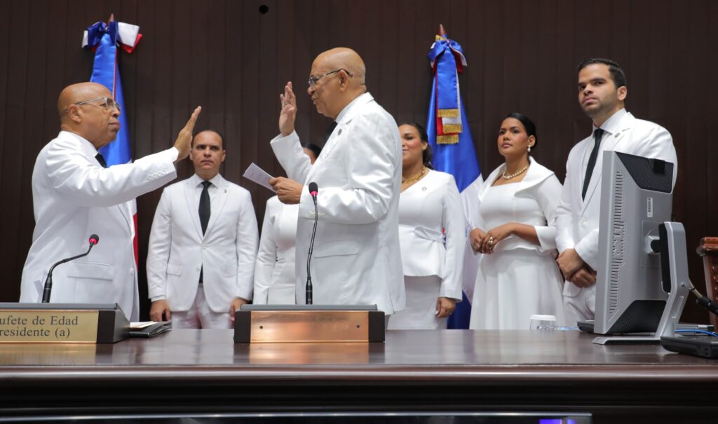 Alfredo Pacheco es ratificado como presidente de la Cámara de Diputados