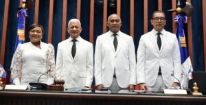 Julito Fulcar asume la Vicepresidencia del Senado y coloca a Peravia en la dirección de la Cámara Alta