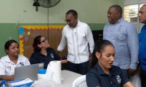 Víctor Pichardo y CONAPE acercan servicios públicos a familias de Sabana Grande de Boyá